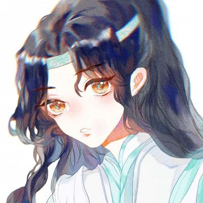 男子云南泼水节洗头被群攻